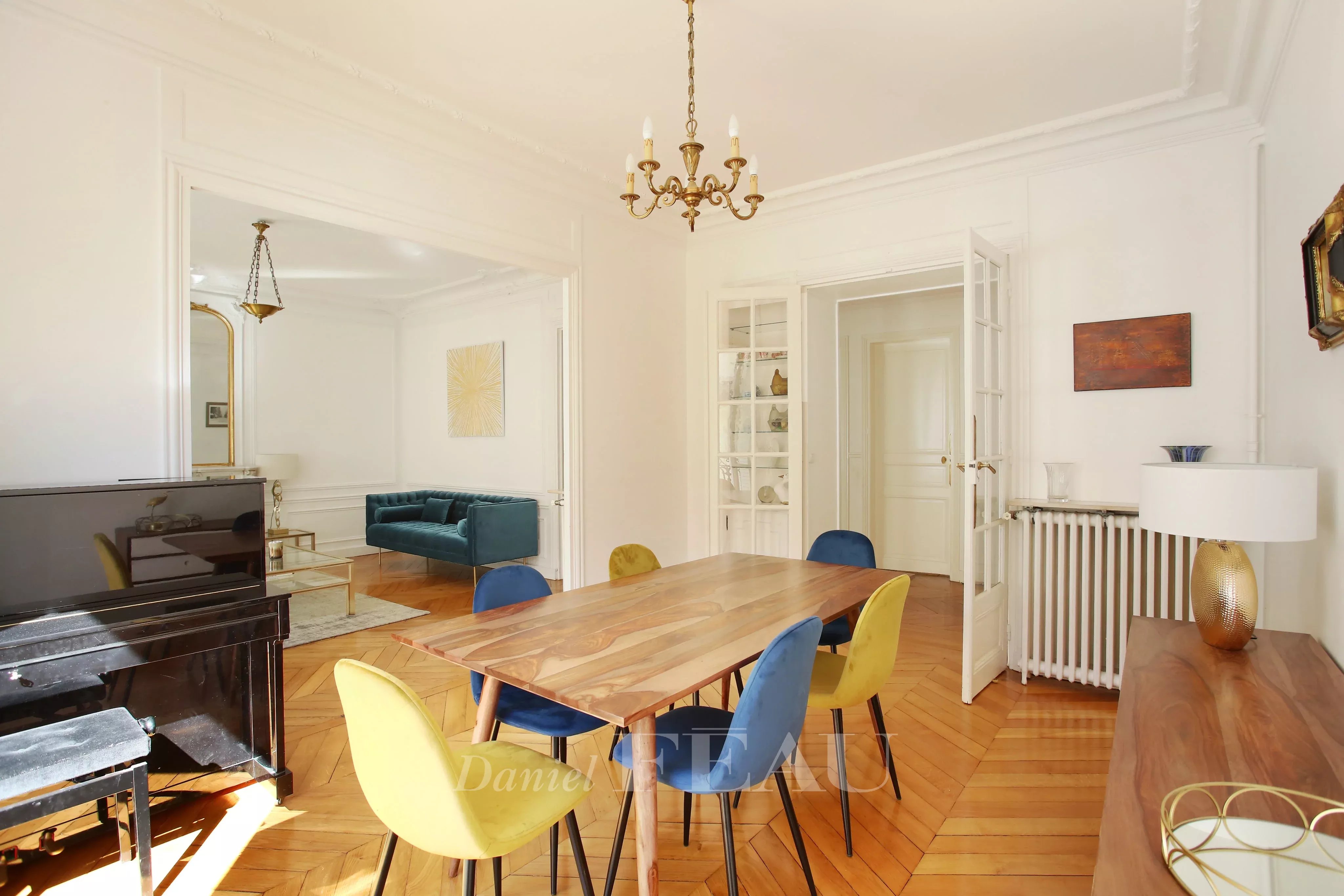 Dining room Wooden floor Chandelier
