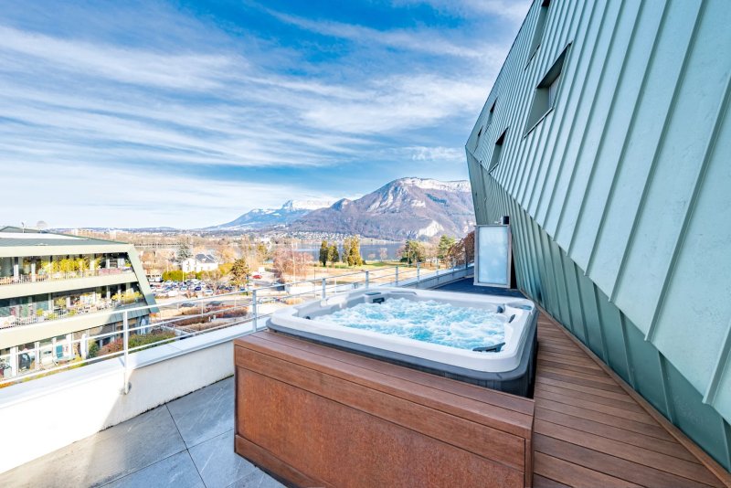 BARNES ANNECY | LUXURY APARTMENT – CONFIDENTIAL OFF-MARKET – LAKE VIEW