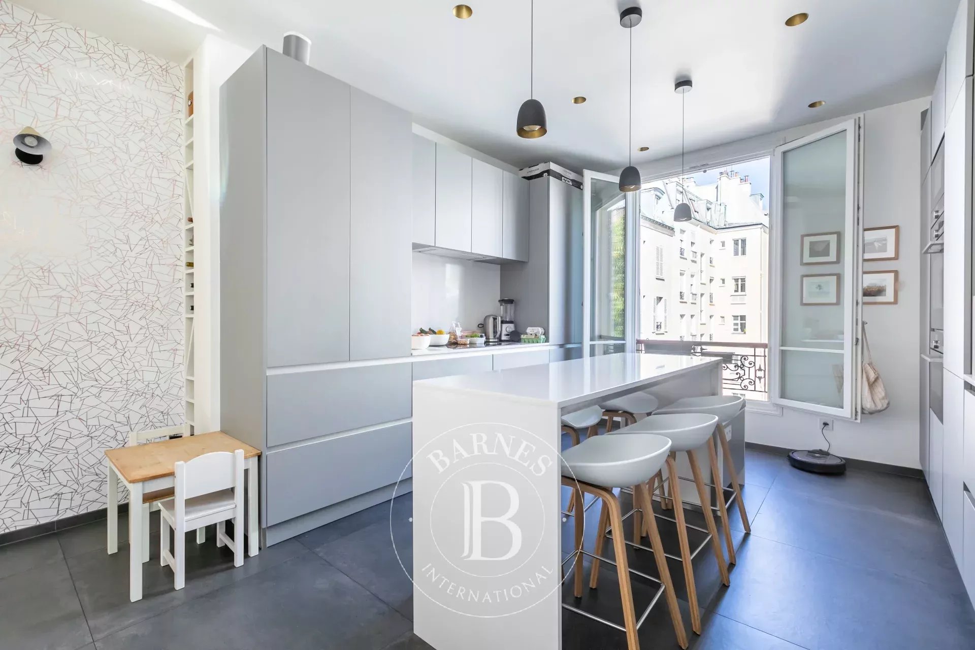 Sole agent: Paris 17 - Ternes Marché Lebon - 4-bedroom apartment - picture 6