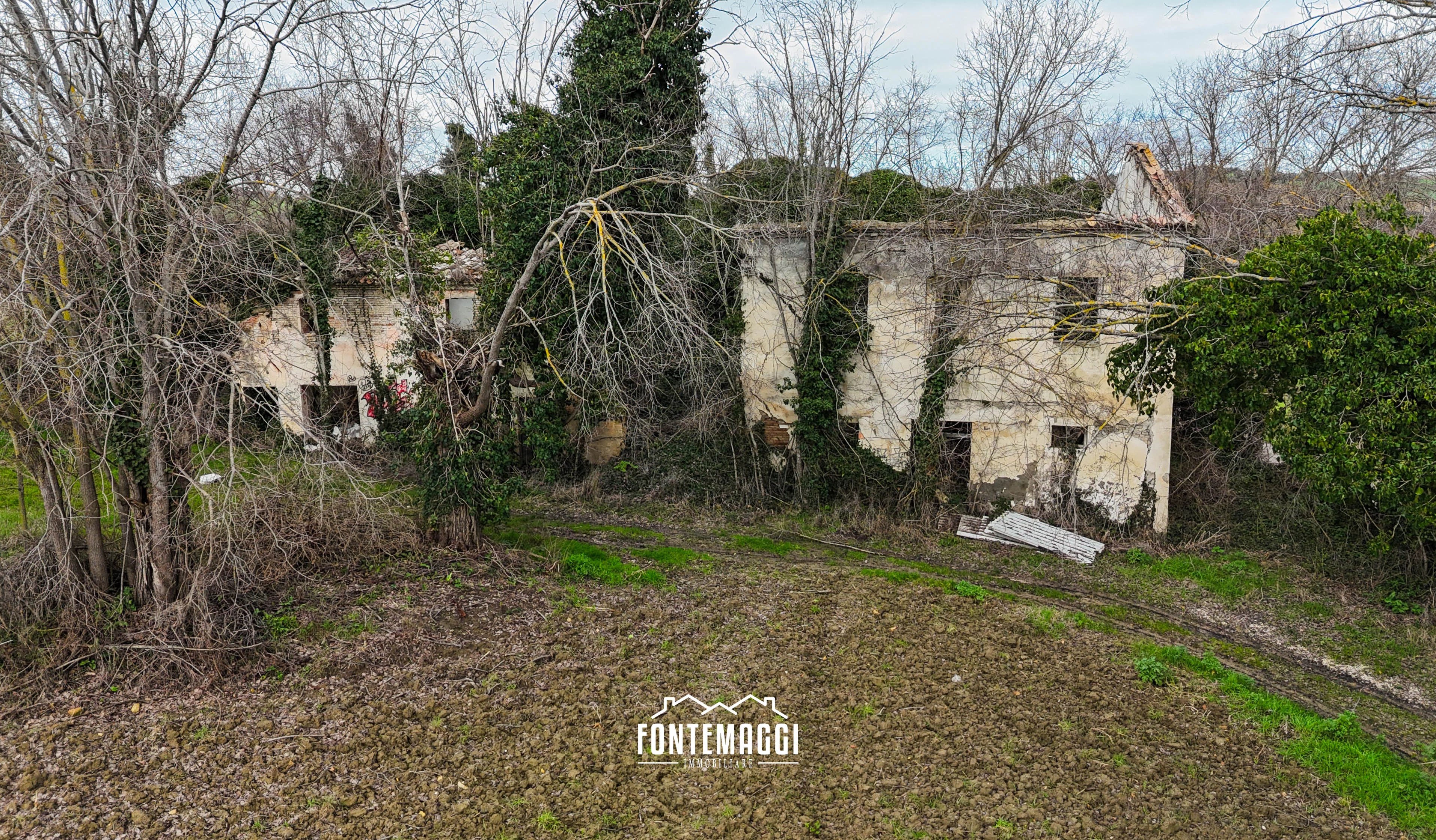 CARTOCETO(PU) SANT'ANNA- RUDERE CON CORTE ESCLUSIVA