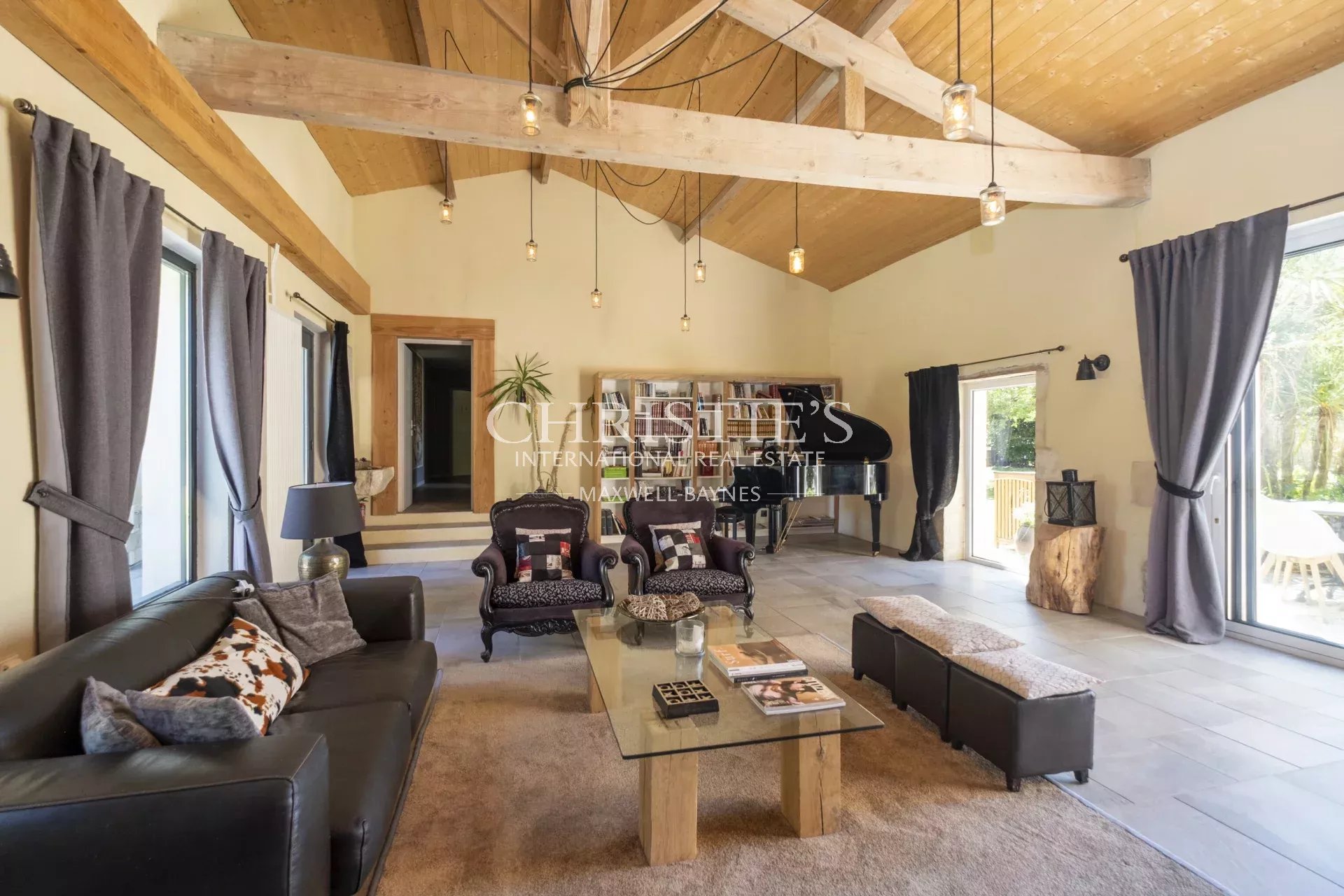 7 Bedroom Villa/Townhouse's Image 4