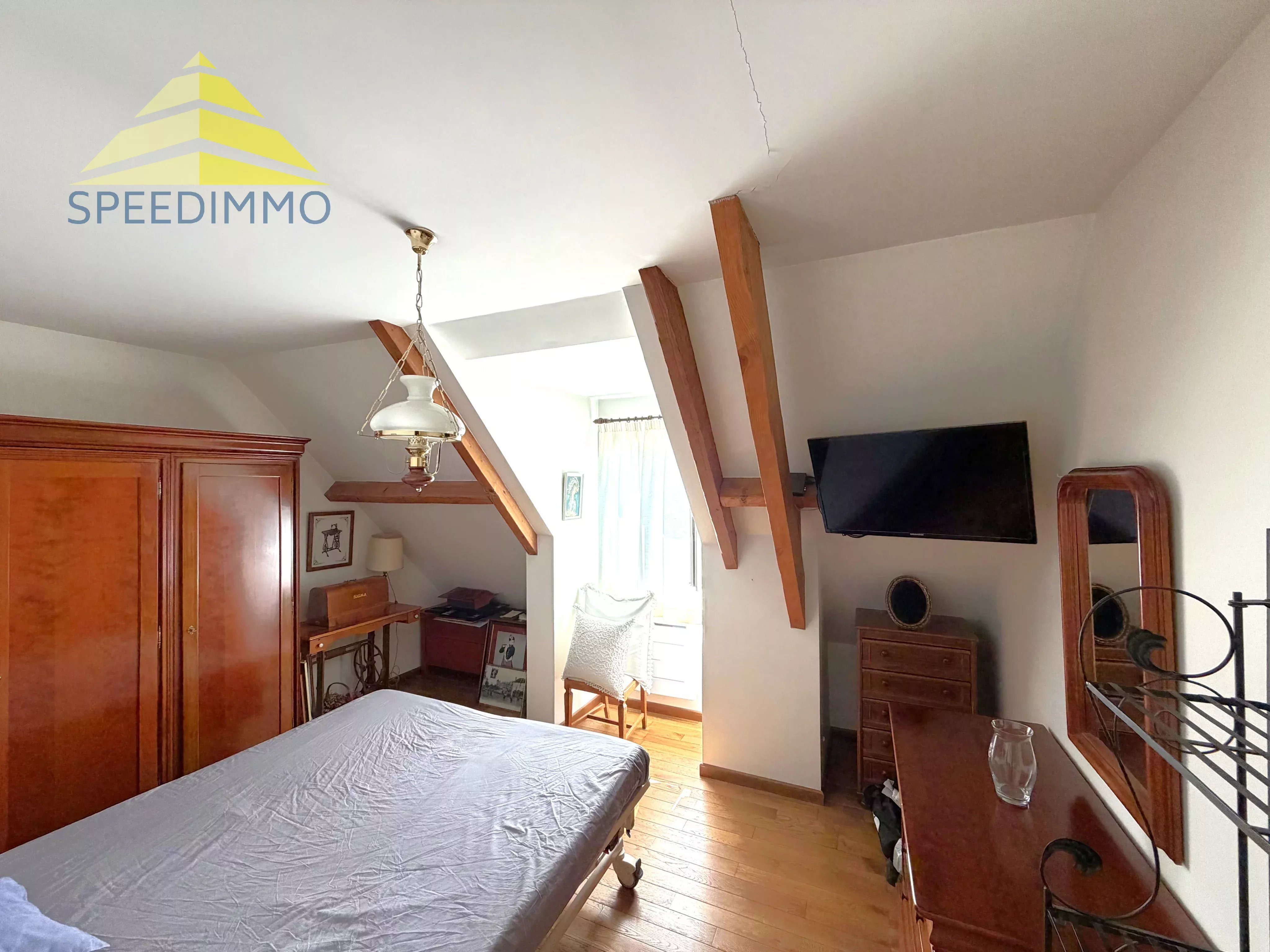 À louer meublée – Belle maison familiale de 4 chambres avec véranda et sous-sol total