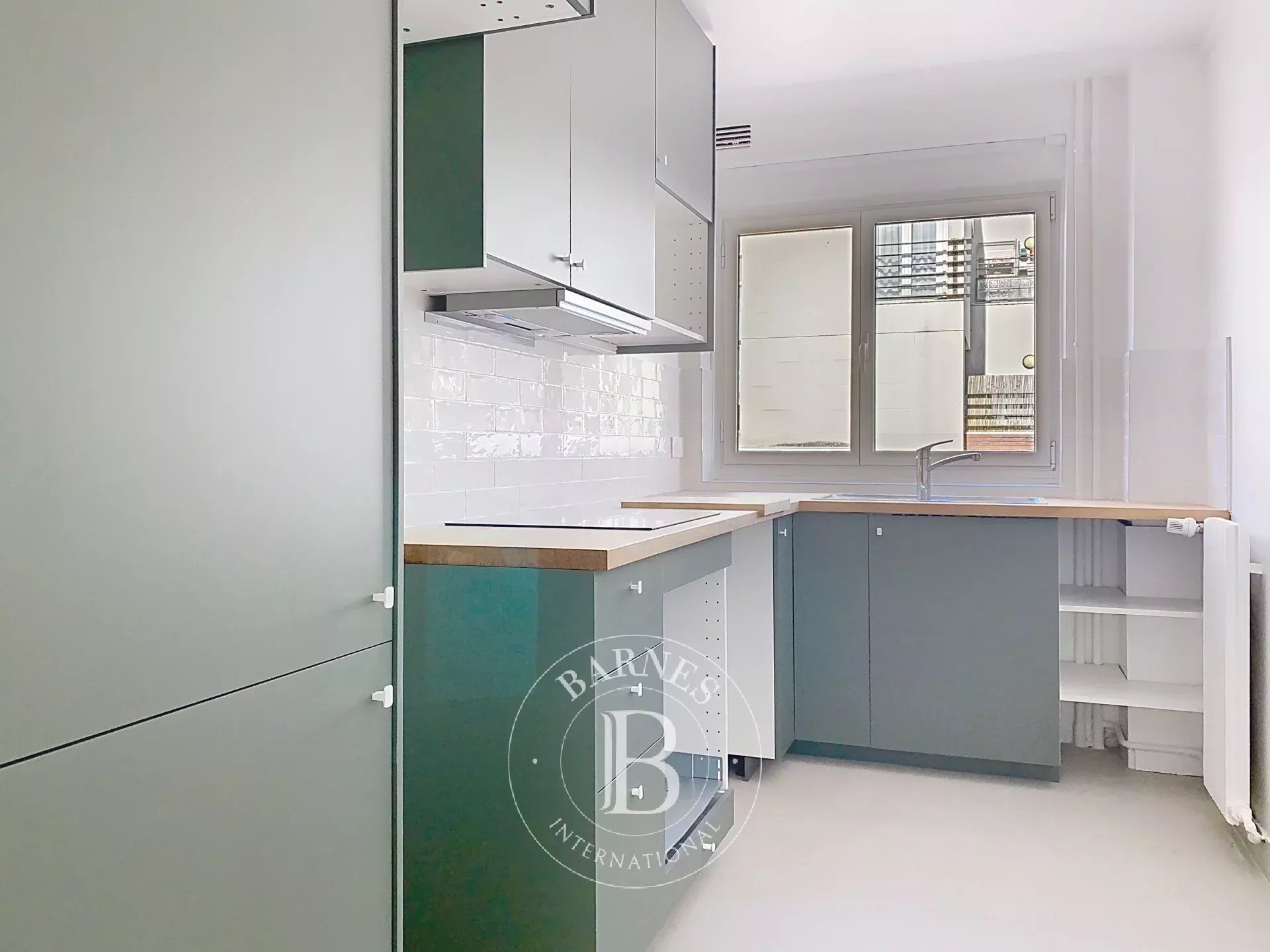 Presented by the Rental... - picture 1