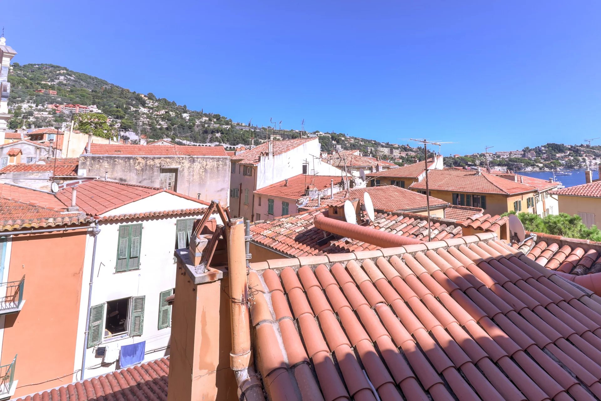 VILLEFRANCHE SUR MER - OLD TOWN - HOUSE SEA OVERVIEW - GARAGE