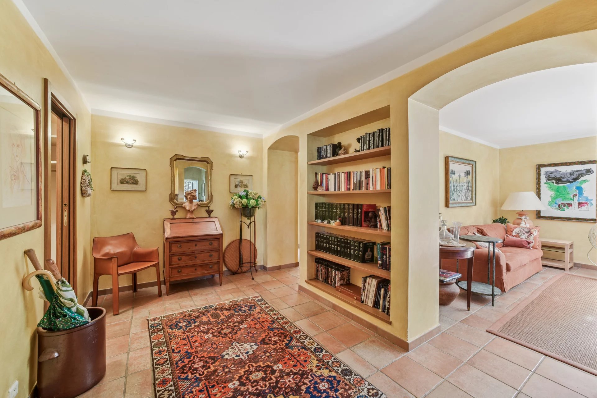 Central 3-bedroom apartment with three balconies