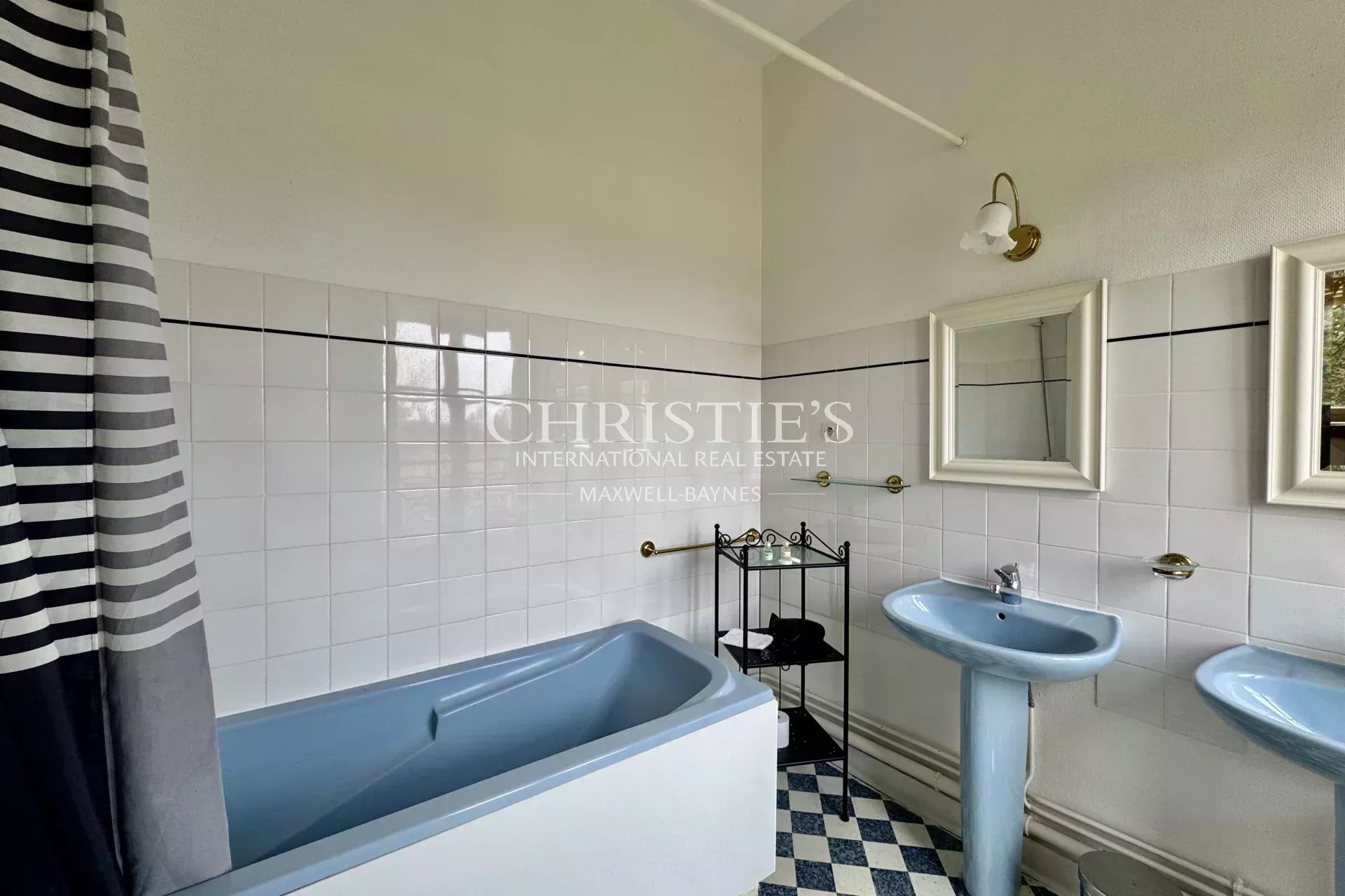 10 Bedroom Chateau's Image 23