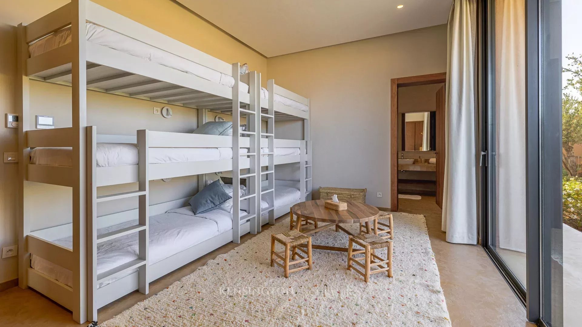 6 Bedroom Villa/Townhouse's Image 24