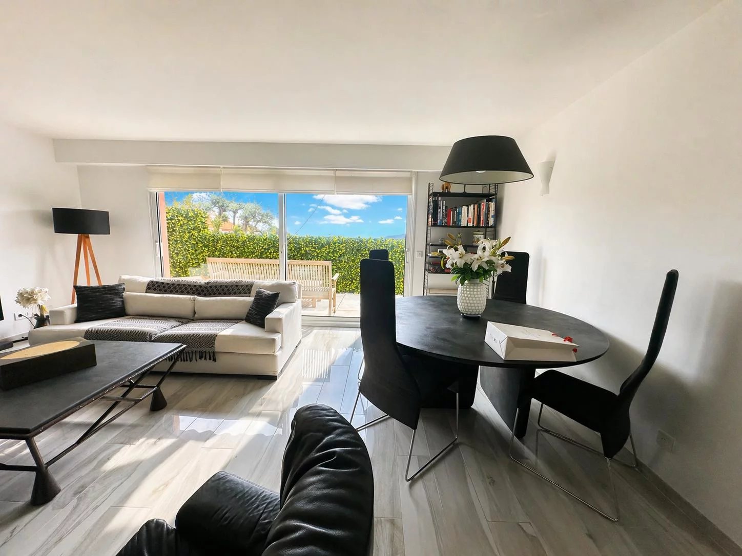 Stunning two-bedroom flat – with terrace, cellar and parking space