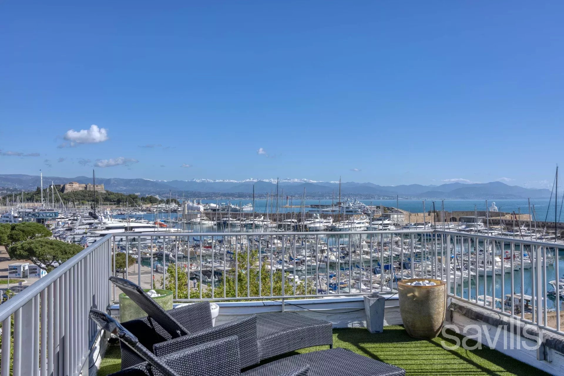 A property with sea views in Antibes Old Town