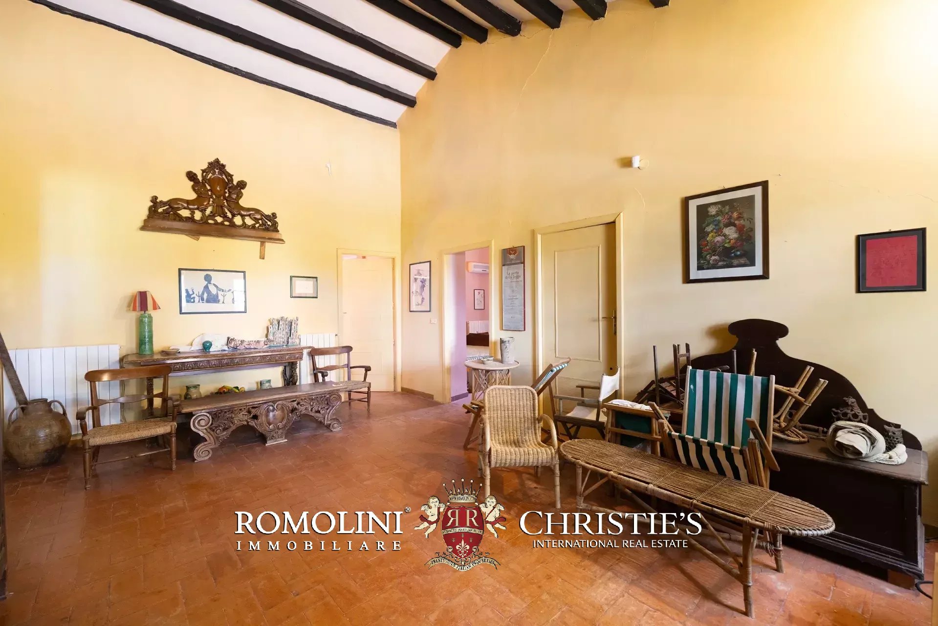 8 Bedroom Villa/Townhouse's Image 36