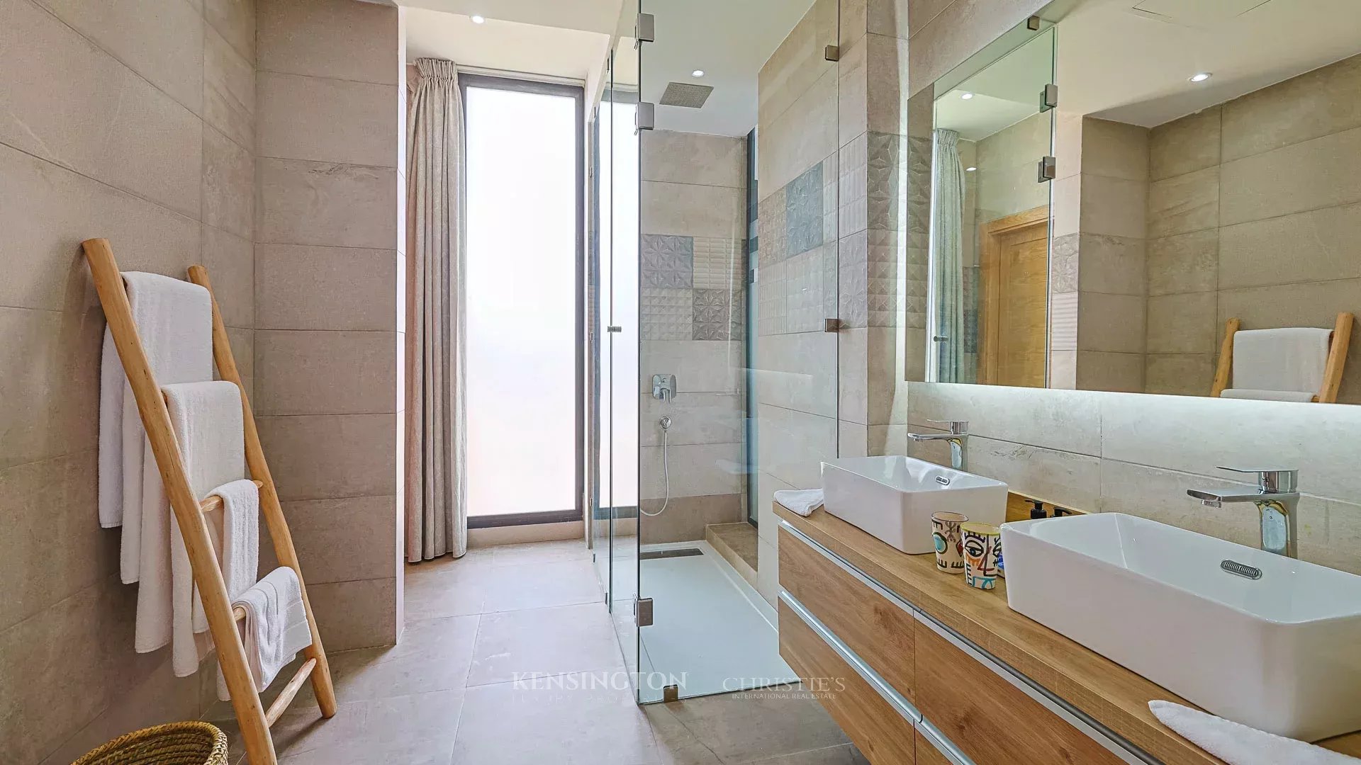 7 Bedroom Villa/Townhouse's Image 23
