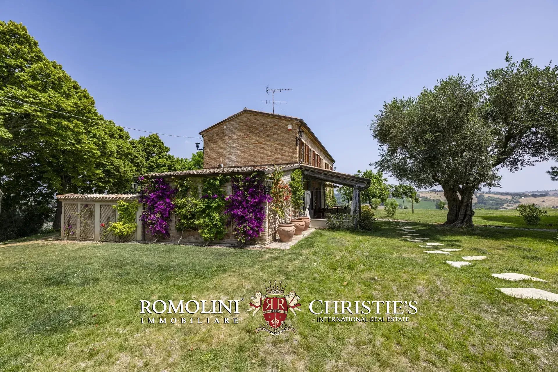 4 Bedroom Villa/Townhouse's Image 18