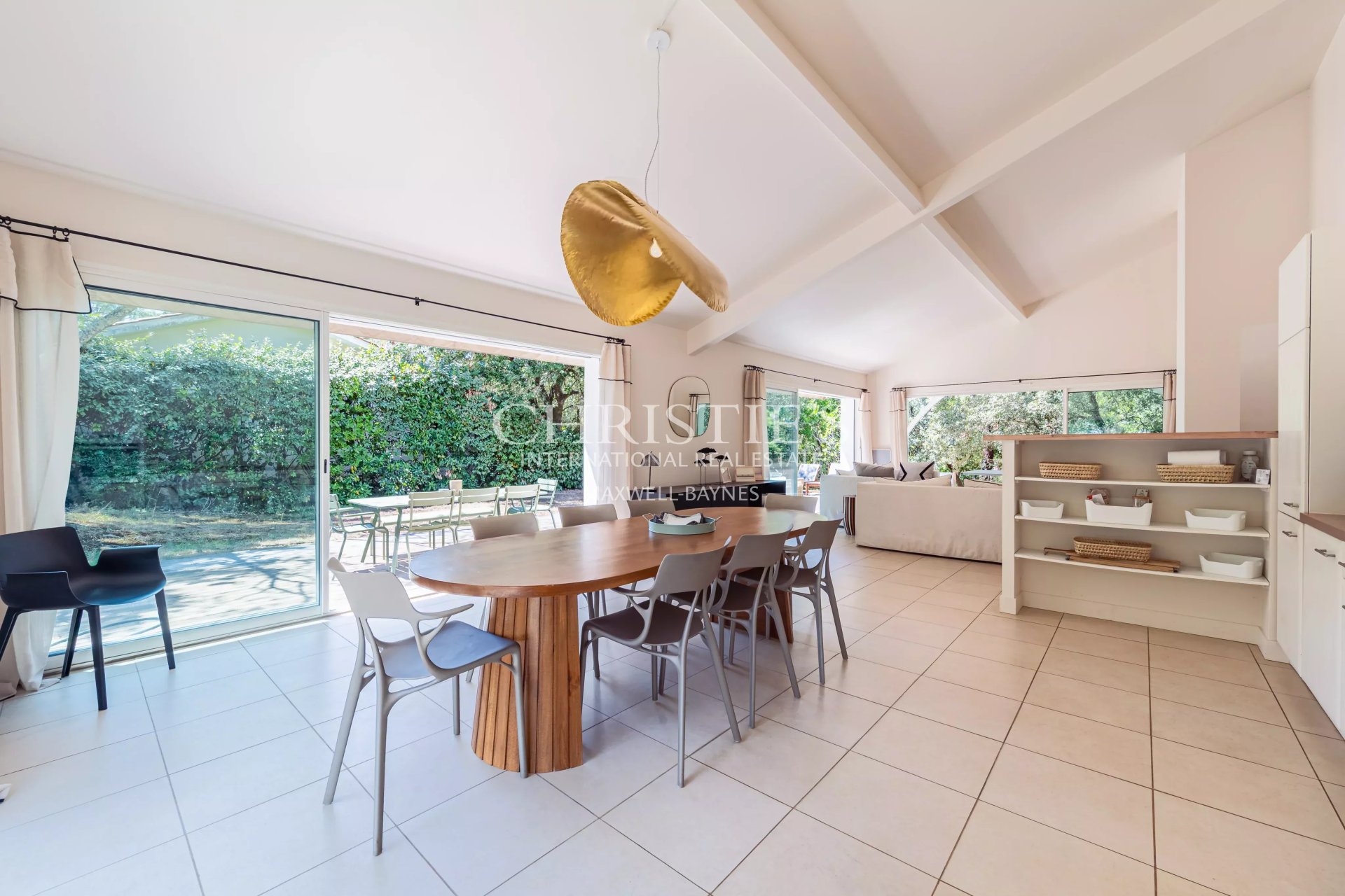 6 Bedroom Villa/Townhouse's Image 12