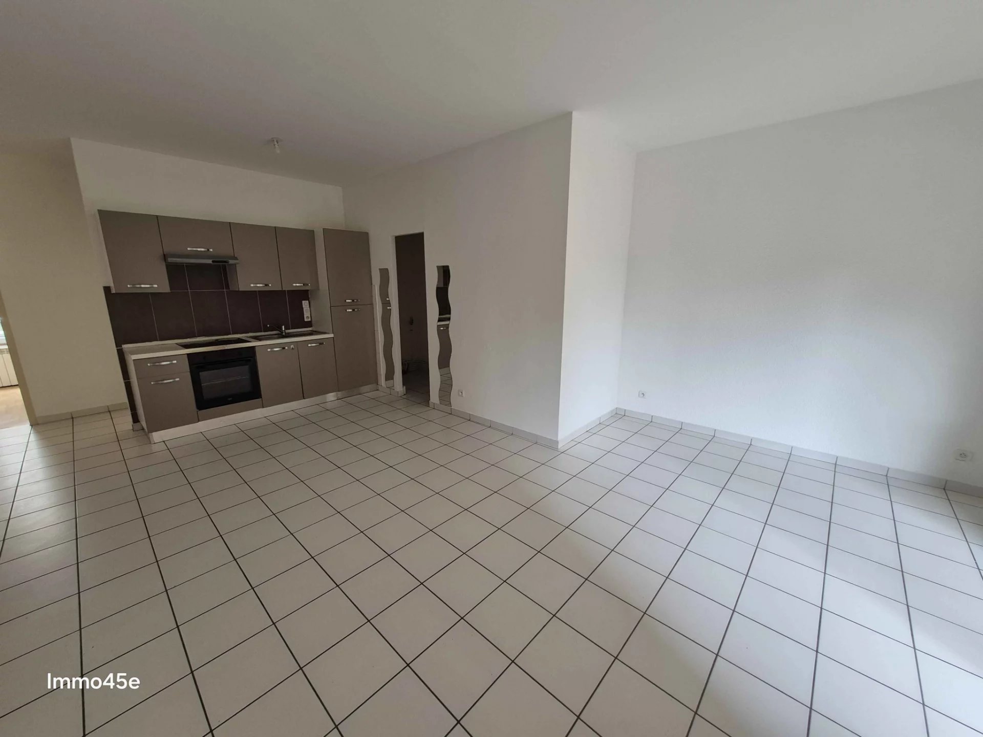 MAUVES (07), Appartement T4 avec place de parking privative
