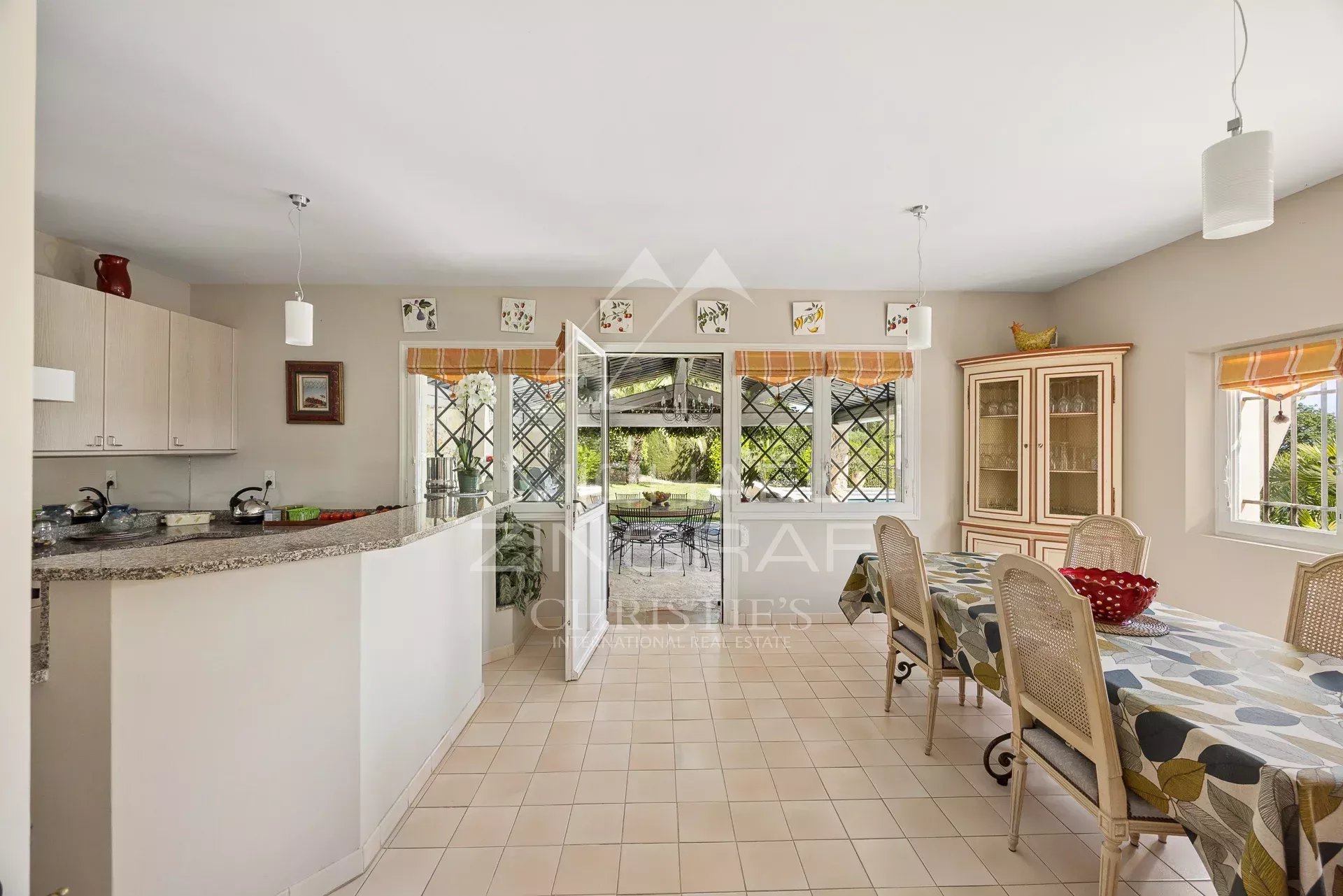 5 Bedroom Villa/Townhouse's Image 3