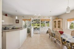 Charming villa in a peaceful setting within walking distance of the village of Vence — photo 6 of 7