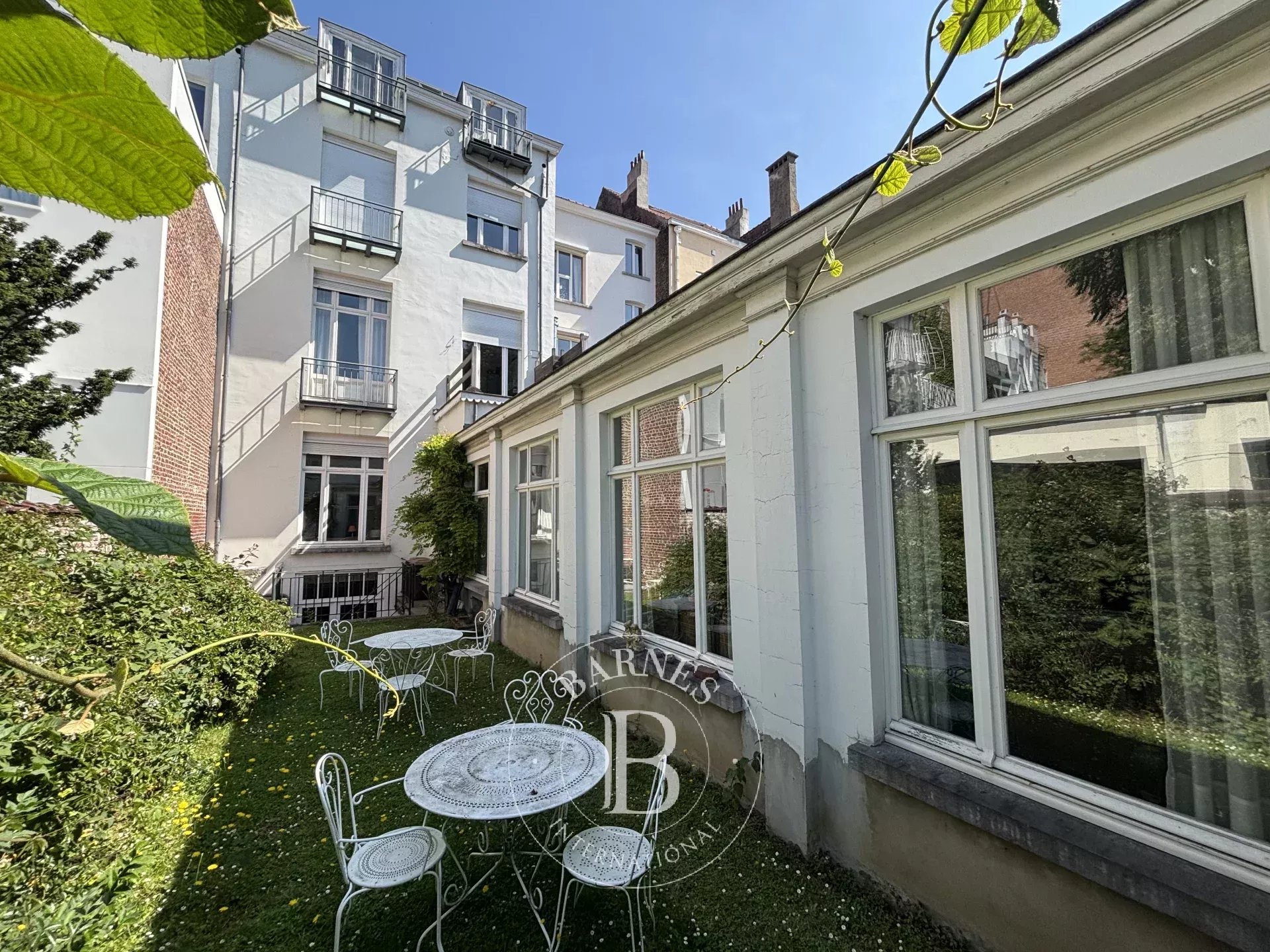 Saint Gilles- Achterhuis met achtergebouw en tuin