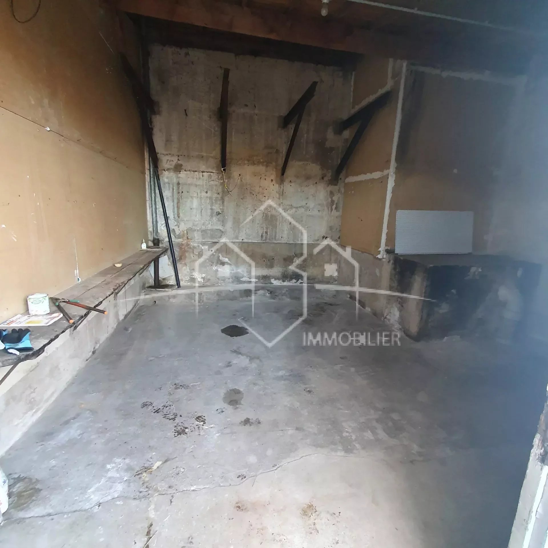 BEAUREPAIRE Garage et sa pièce de stockage