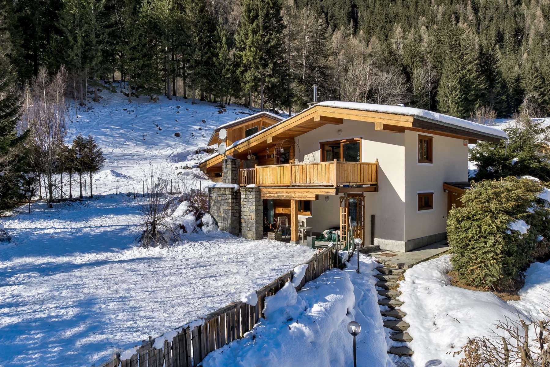 Photo of CHAMONIX - A 3-bedroom chalet in La Joux
