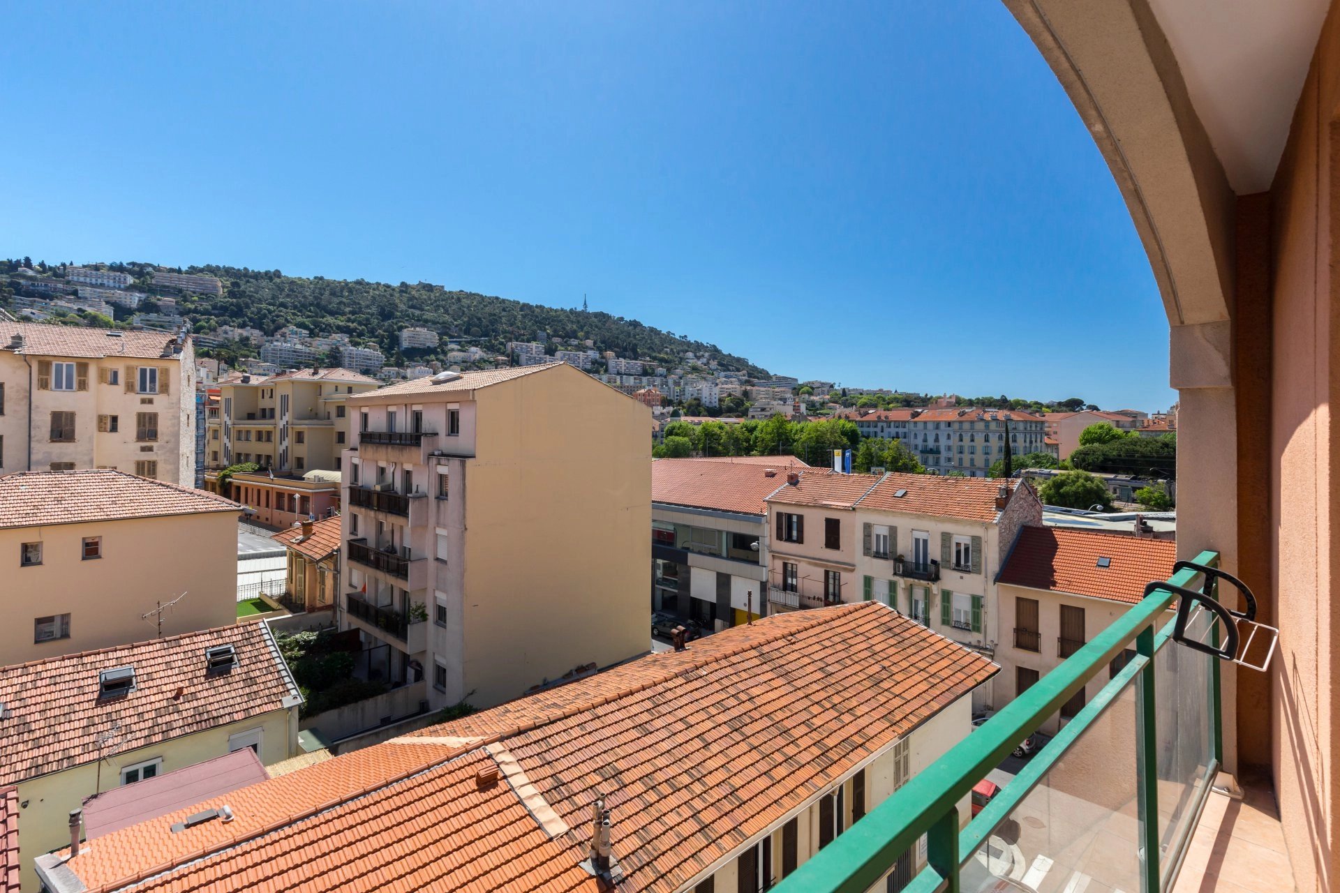 Nice Riquier - Studio dernier étage - 105 000 Euros
