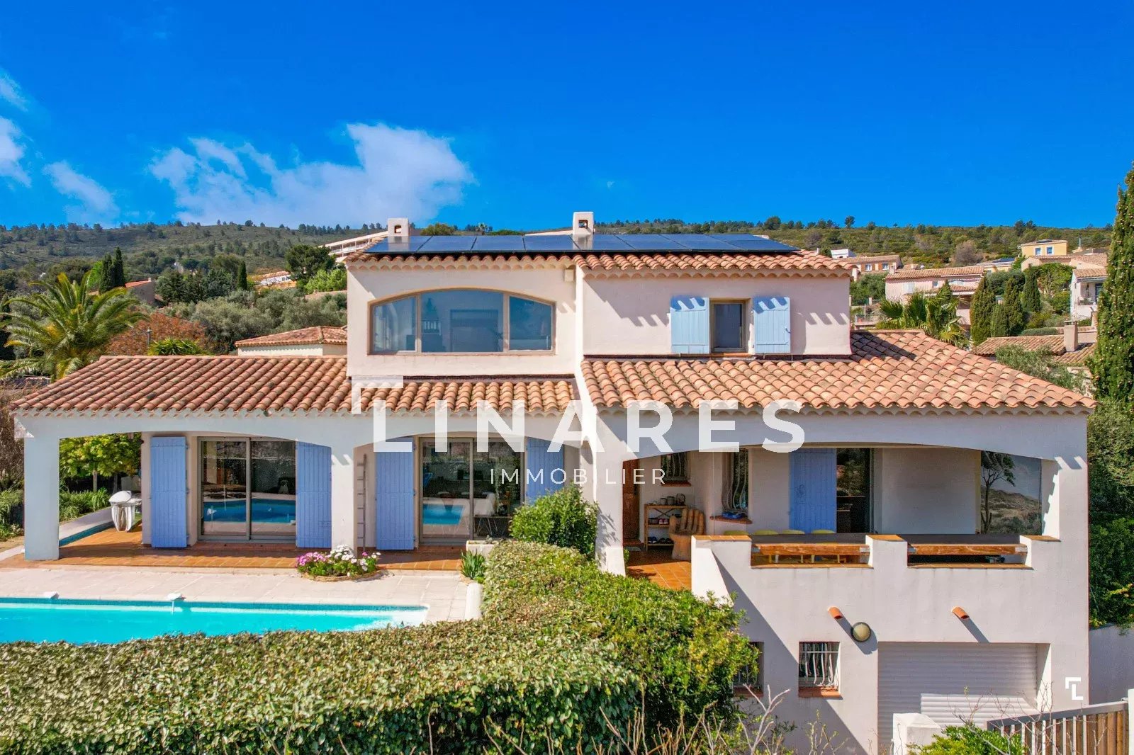 ÉCRIN AVEC VUE - Maison T6 de 157m2 - Terrain 600m2 - Vue mer - Piscine - Garage 13600 LA CIOTAT