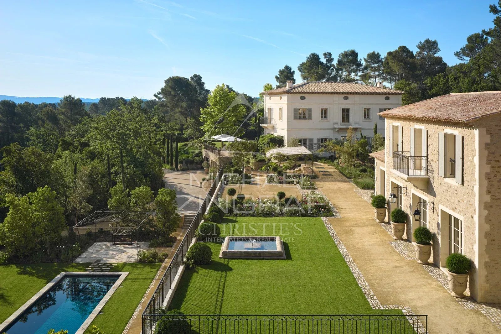 9 Bedroom Villa/Townhouse's Image 3