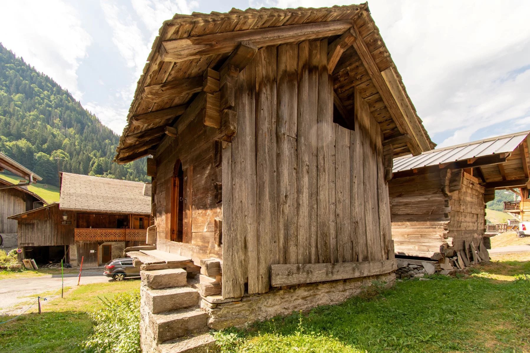 Photo of 6 bedroom chalet in a sought-after area