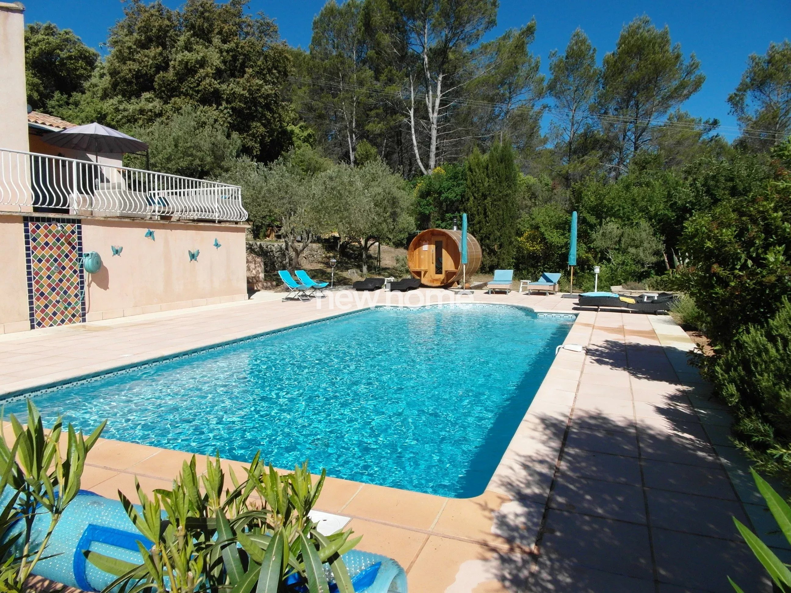 Villa avec piscine et une belle vue