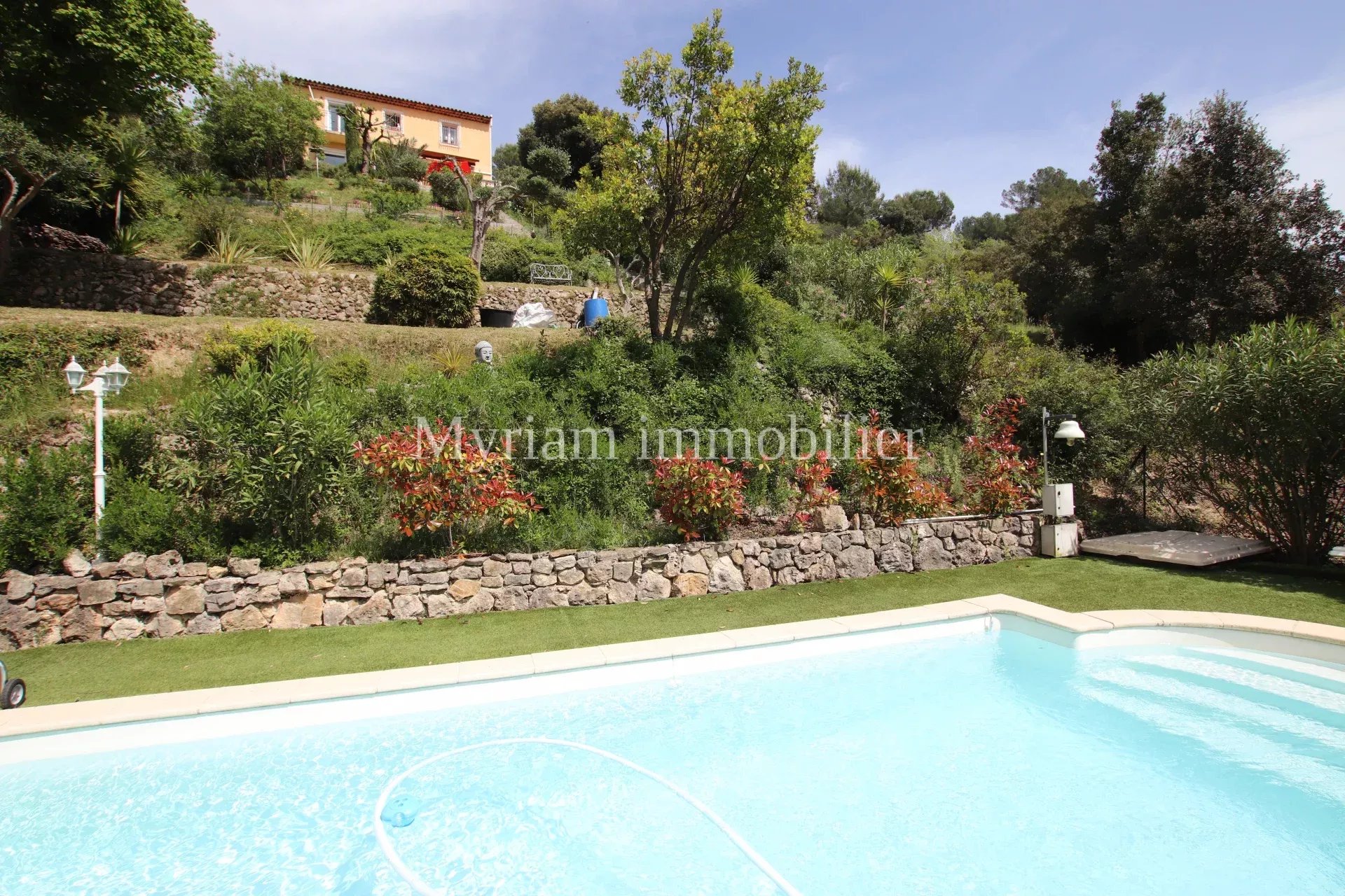 5-room property, open view, swimming pool in PEYMEINADE
