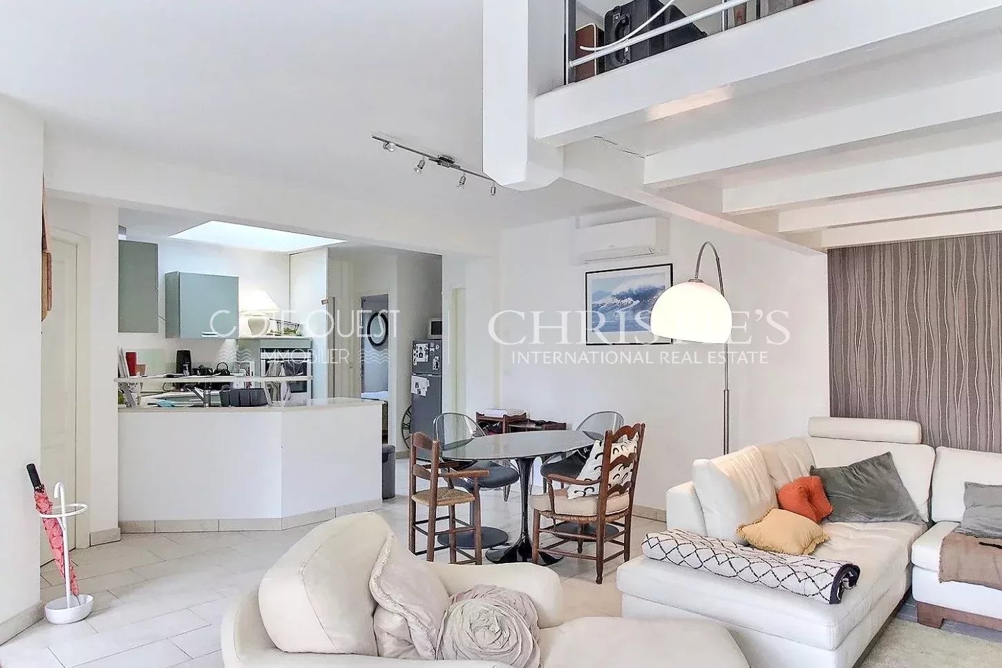 6 Bedroom Villa/Townhouse's Image 12