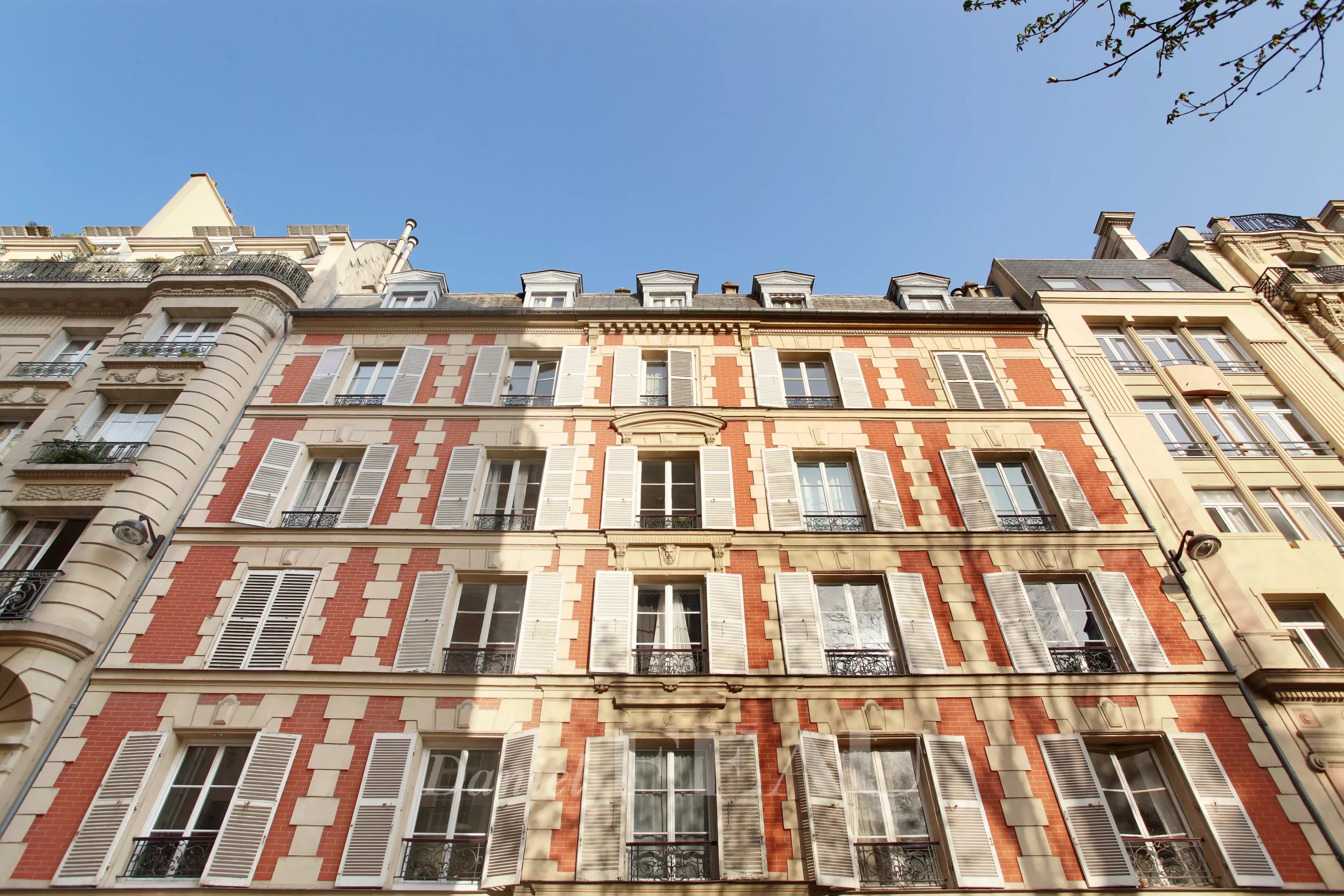 Sale Apartment Paris 8th