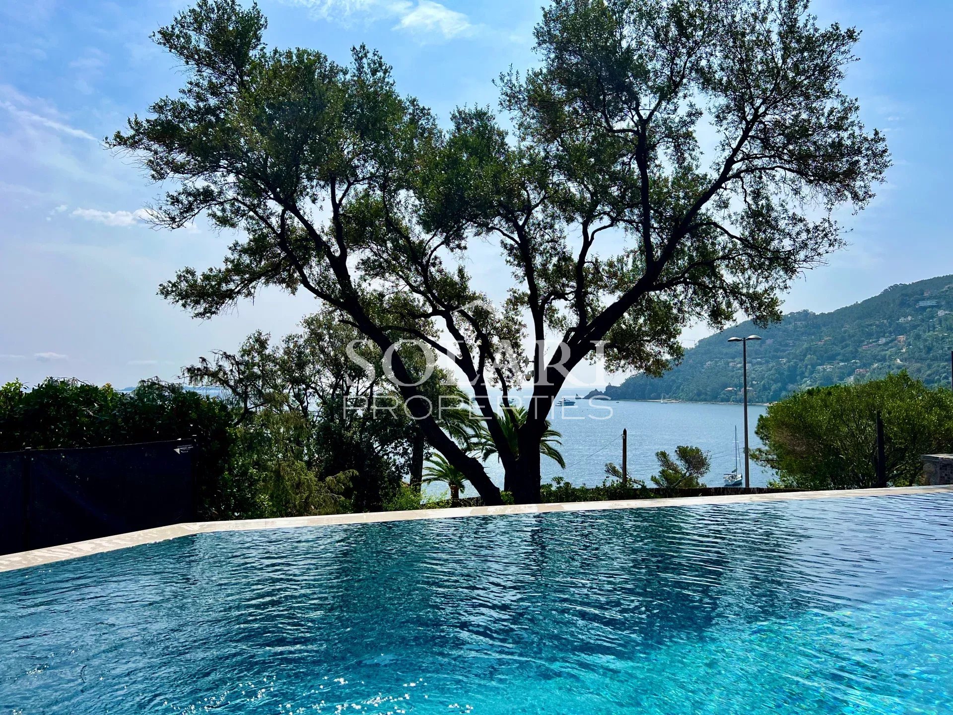 Proche des plages et du village de Théoule - Piscine et vue mer