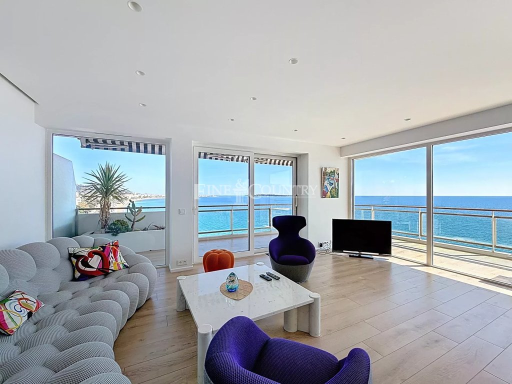 Apartment for sale in Cannes — شقة فاخرة بإطلالة بحرية في كان | عقار عائلي على شاطئ Midi