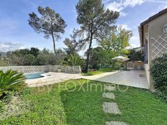 Roquefort les Pins, near town center, superb garden, swimming pool, dependance, commanding position. — photo 3 of 7