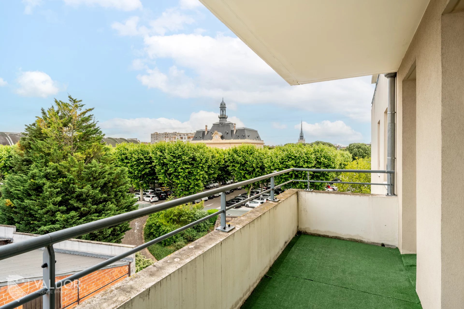 Appartement type 2 dans copropriété de standing + cave et garage fermé