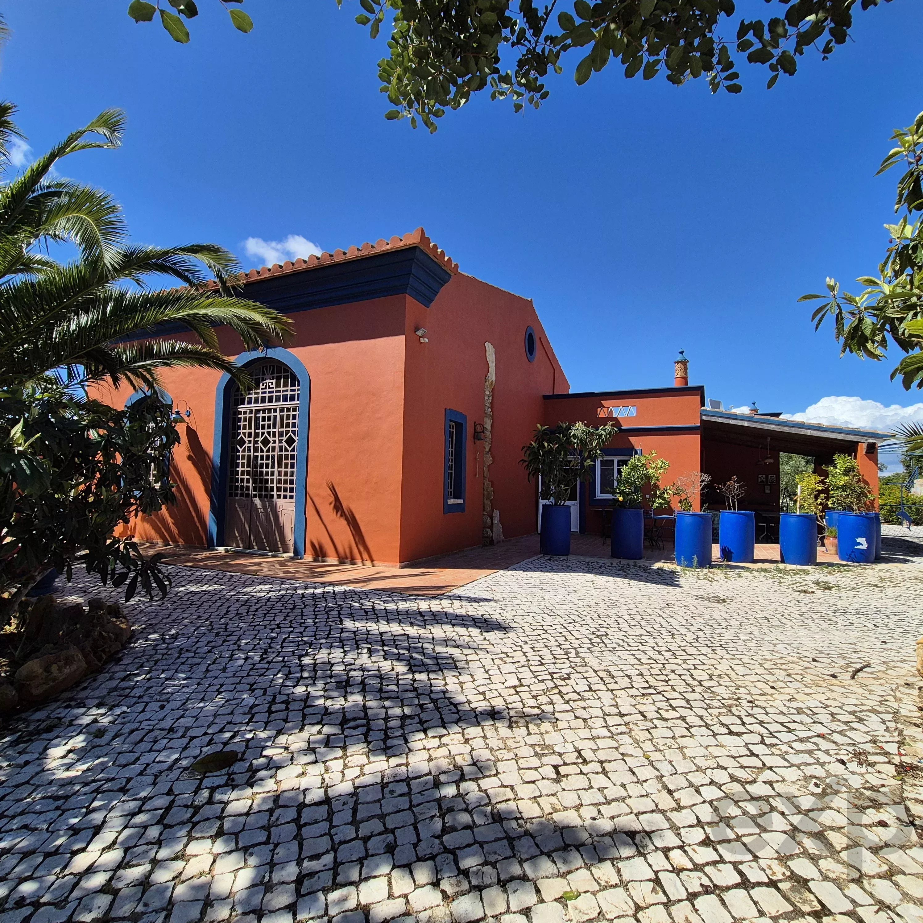 Country house with swimming pool 87034529 image 4