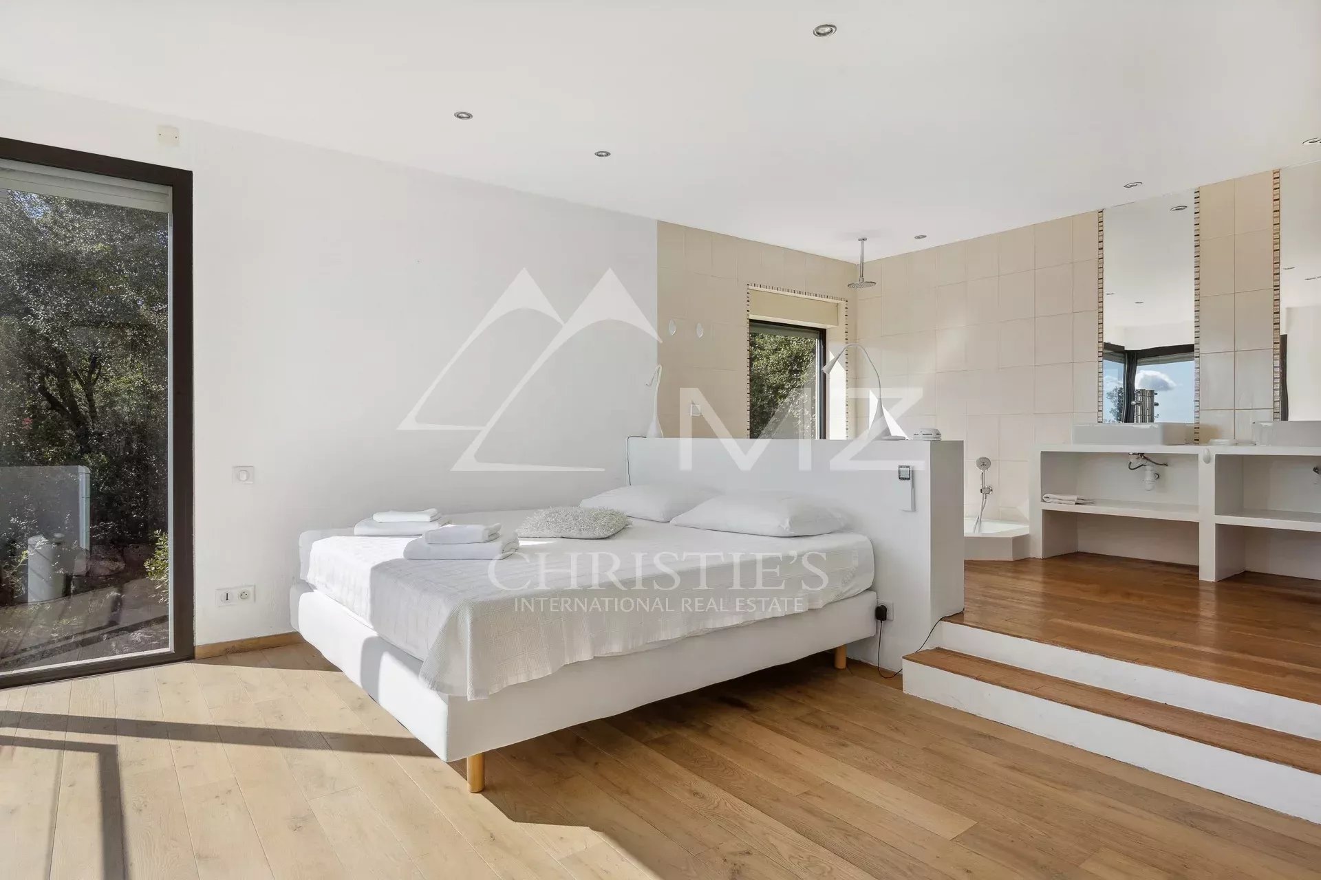 4 Bedroom Villa/Townhouse's Image 4