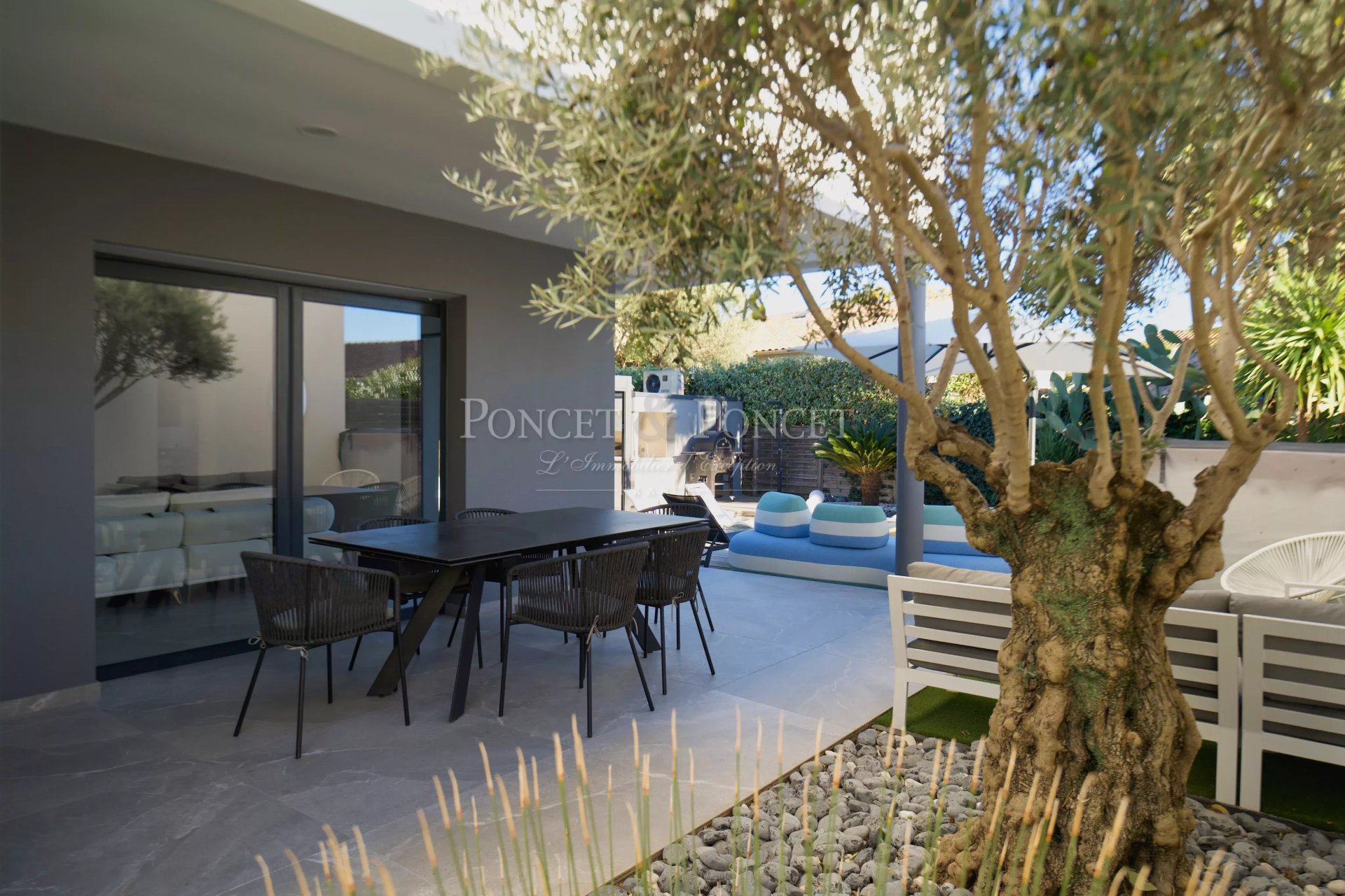 5 Bedroom Villa/Townhouse's Image 6
