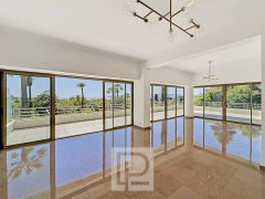 Isola Bella district – Prestigious residence with landscaped park. — photo 5 of 7