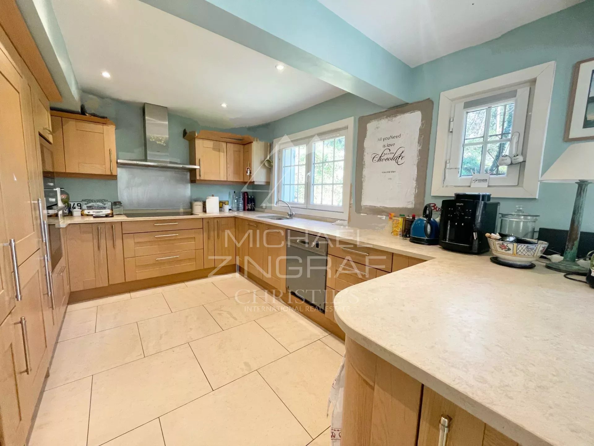 5 Bedroom Villa/Townhouse's Image 4