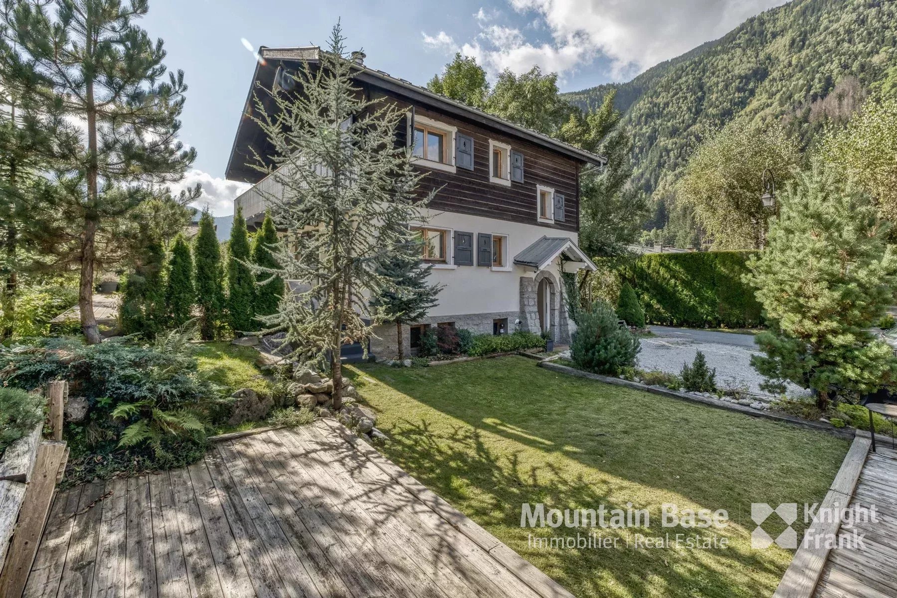 Photo of 5-bedroom house with a good-sized garden situated in Les Bossons