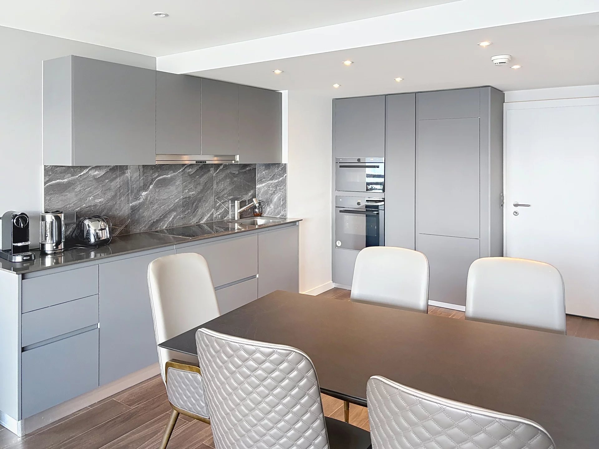 Deux magnifiques appartements de standing reliés avec une avec une vue panoramique sur les Alpes