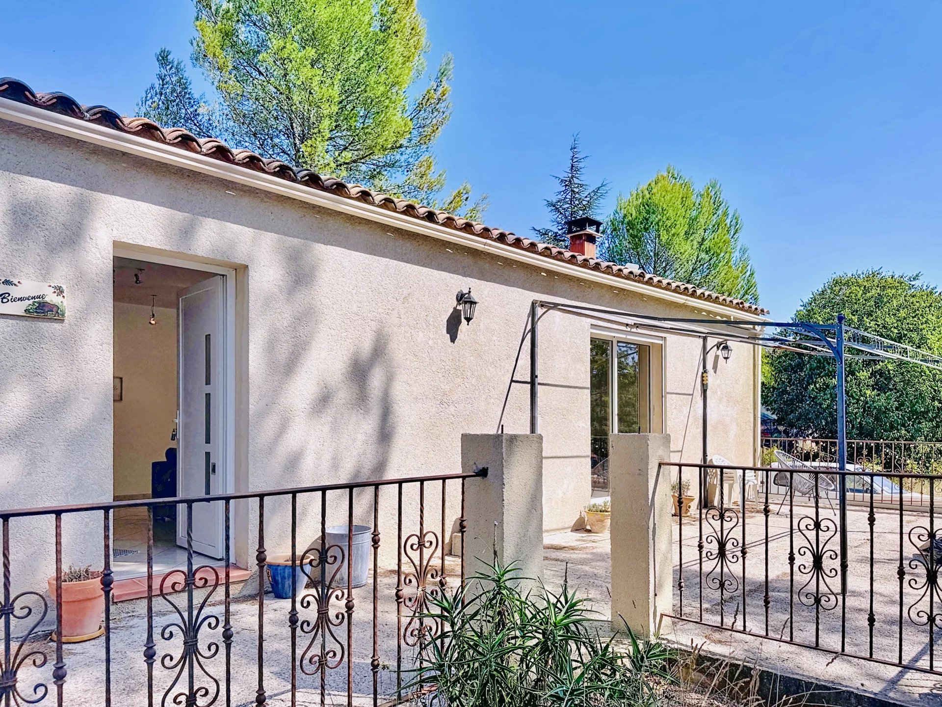 2006 Villa, 5 bedrooms, on 5,000 m² of land