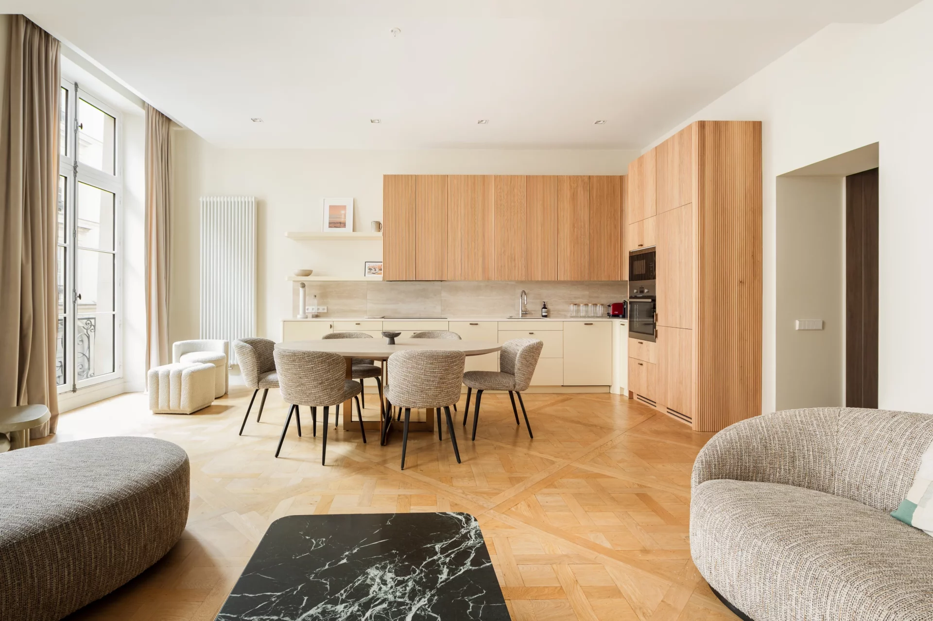 Paris 7e - UNIVERSITÉ / SAINTS-PÈRES