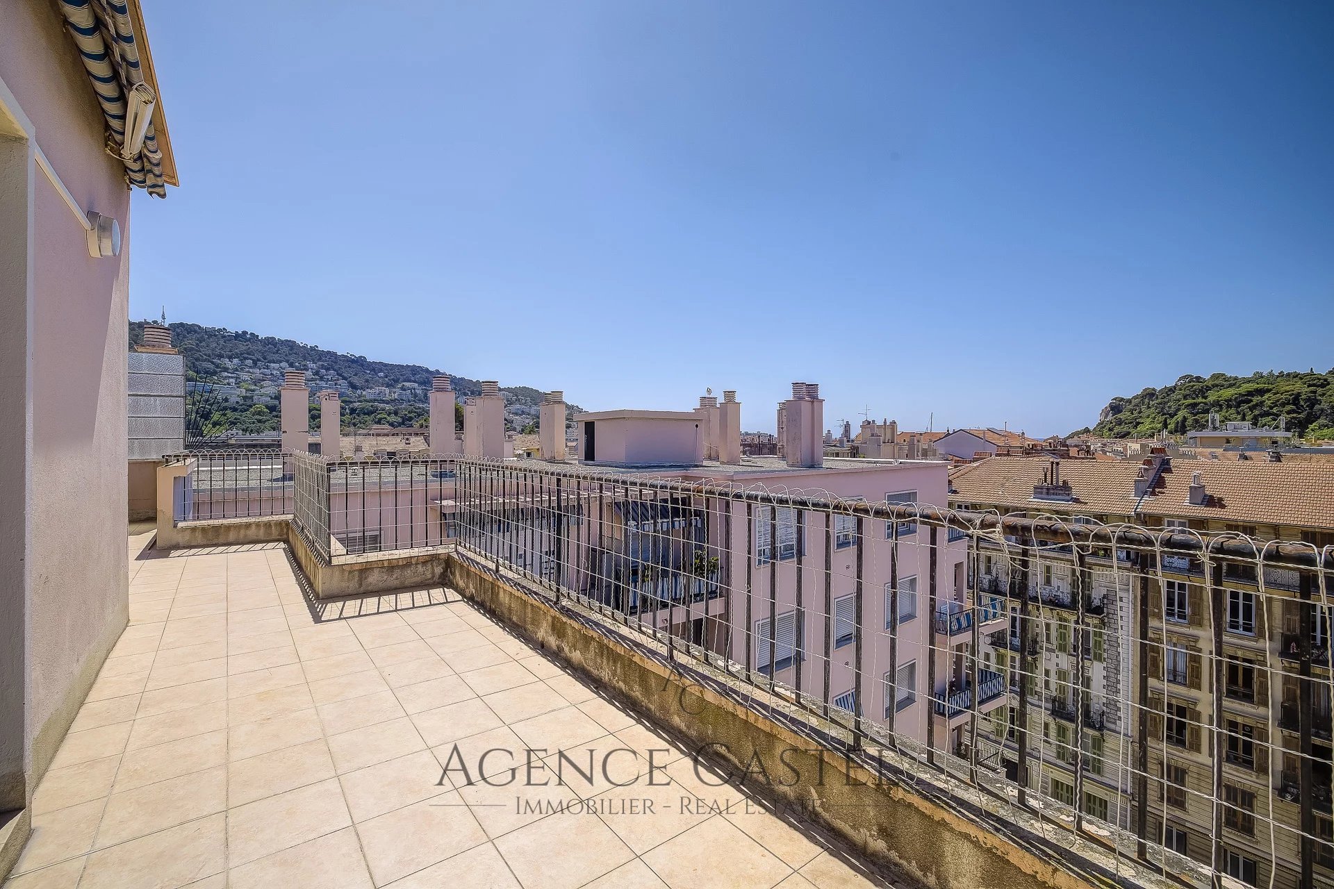 NICE PORT AREA - PENTHOUSE TO RENOVATE WITH LIFT AND 2 TERRACES