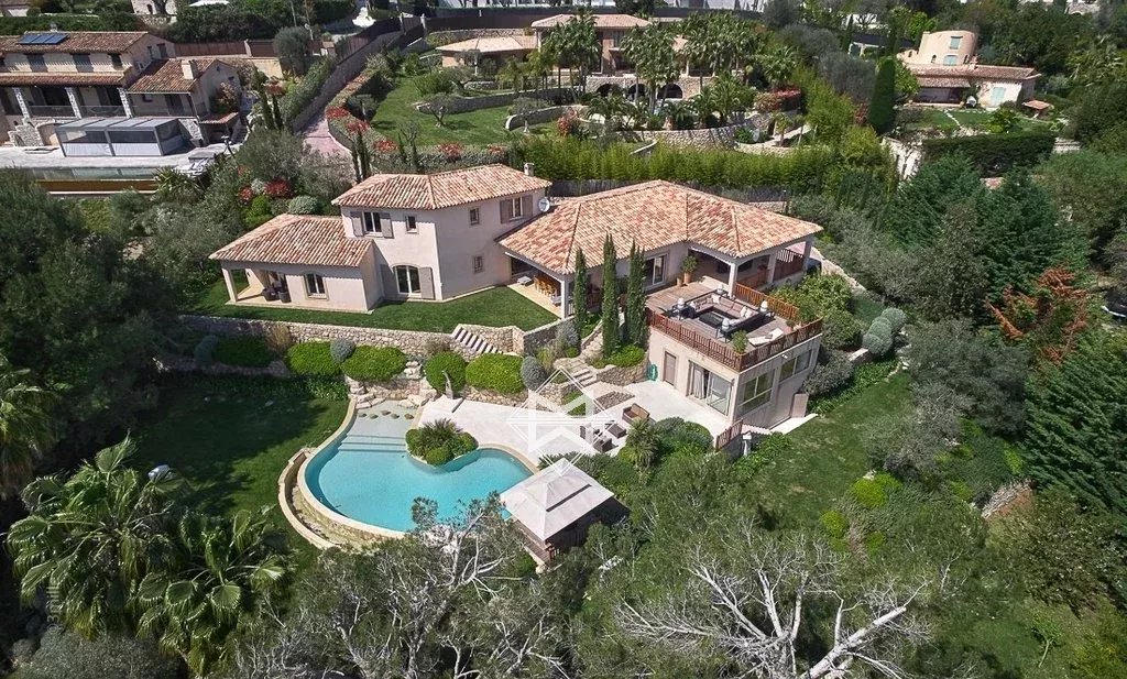 06250 MOUGINS VILLA