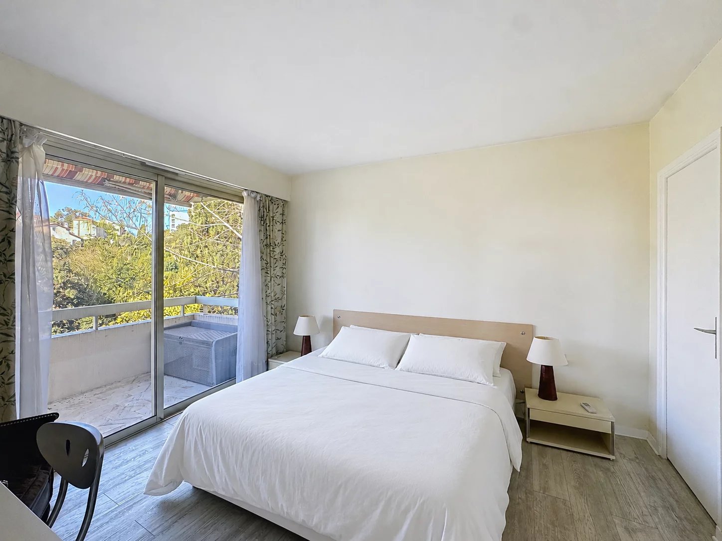 EXCLUSIVE – 3-BEDROOM CORNER APARTMENT ON THE TOP FLOOR