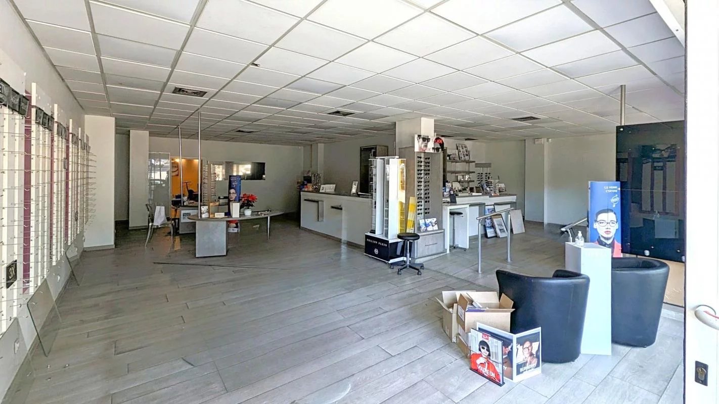 Local commercial 130 m² avec forte visibilité