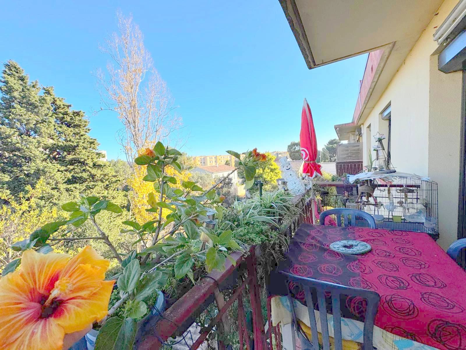 T4 Seyne sud proche commerces