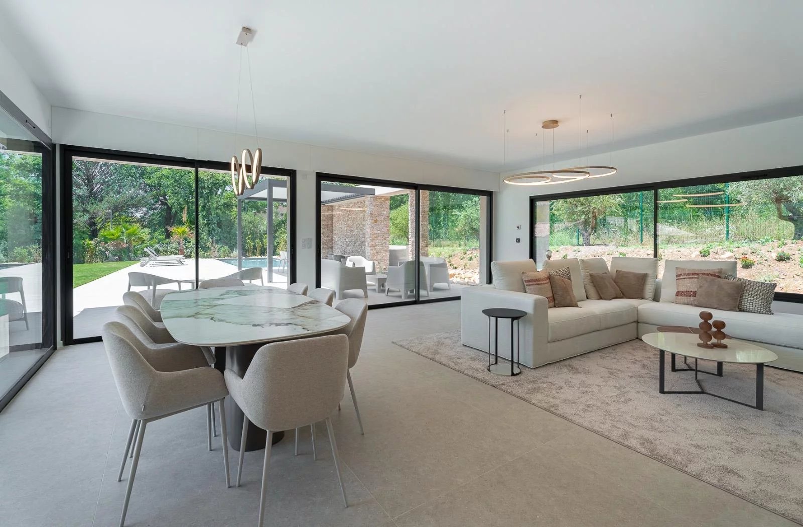 Stunning new built property in the domaine of Terre Blanche - Tourrettes